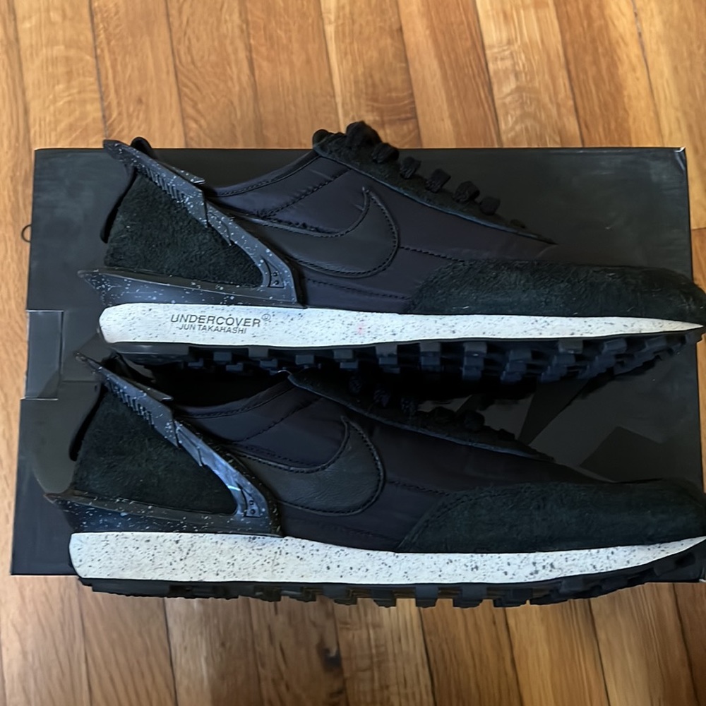 WS DAYBREAK / UNDERCOVER